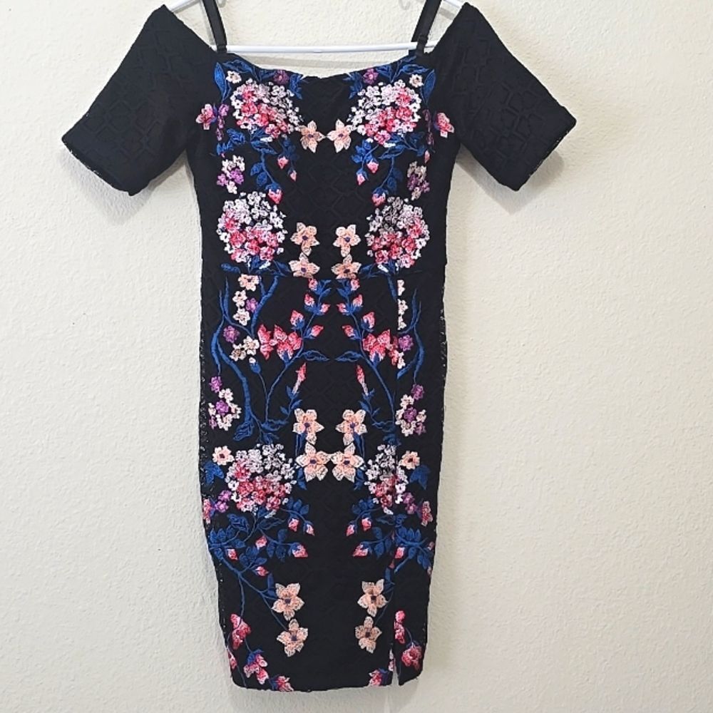 Guess Los Angeles Vintage d Black Crochet Dress With Flowers Embroidery Size 4‎